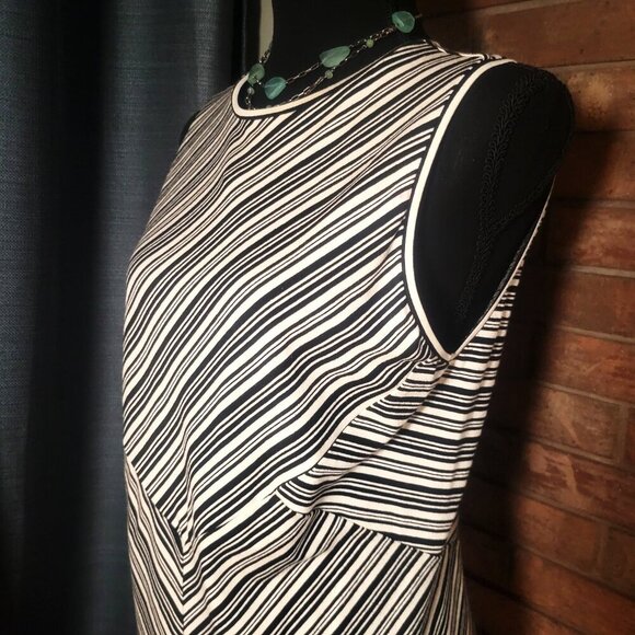 Yansi Fugel Women's Multi Directional Stripe Sleeveless Top Black/White - Size L - Picture 2 of 8